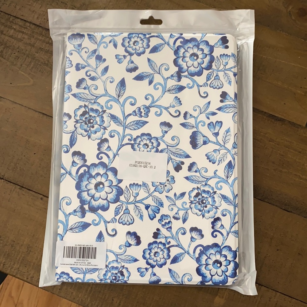 Blue and white flower iPad case